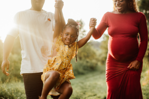 Geschwisterkurs im ZiM Poing - Qualit&auml;tszeit - Foto Eltern mit Kind